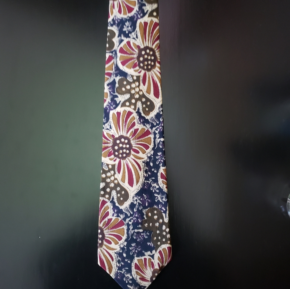 Vintage CEZANI Men's Floral Italian Silk Tie. 58”
